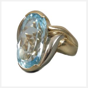 Damenring mit großem Blautopas