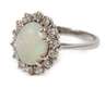 Feiner Damenring mit Opal und Brillanten