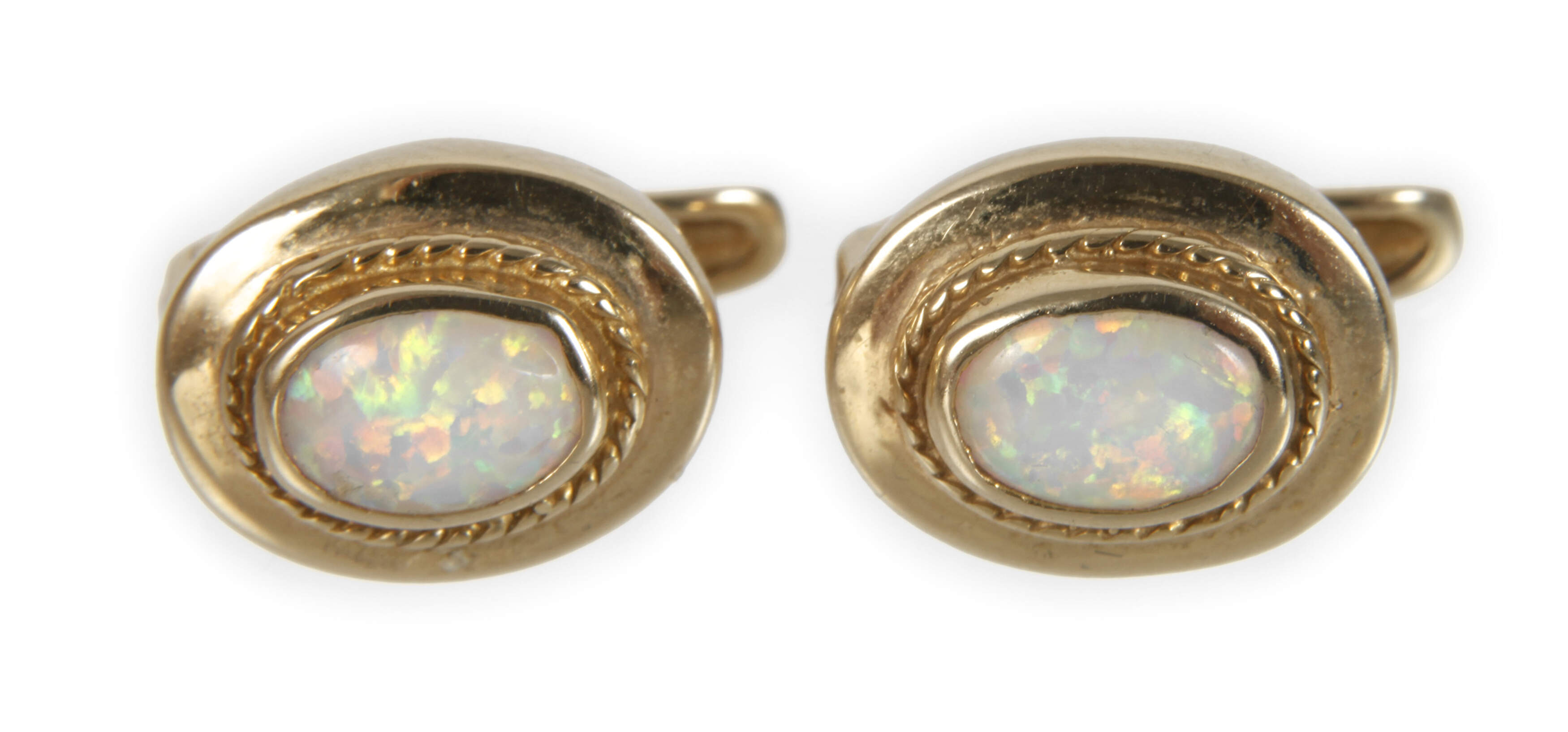 Paar Ohrstecker mit Opalen