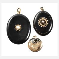 Drei Medaillonanhänger111