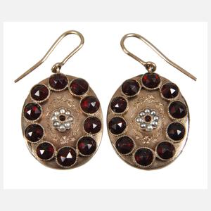 Paar Ohrhänger mit Granaten und Perlen