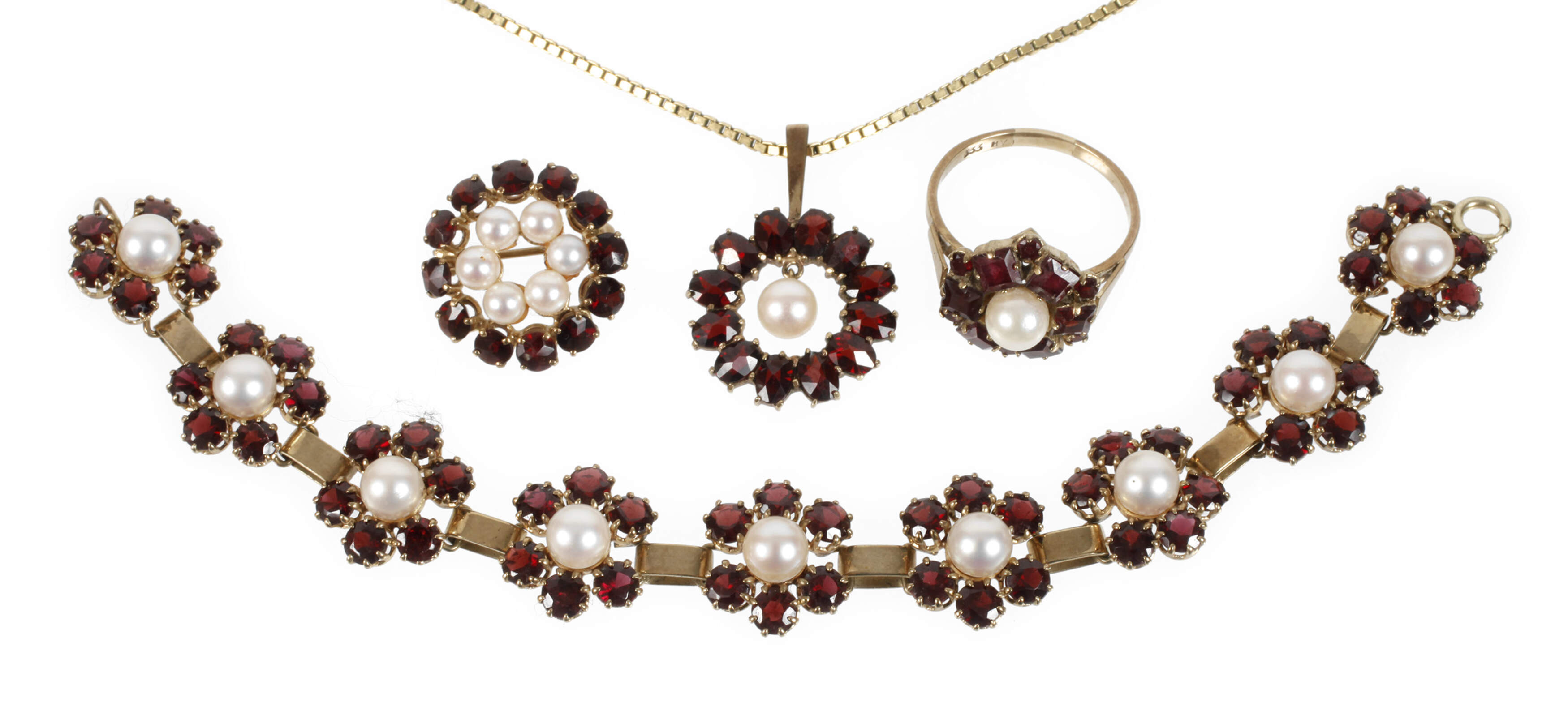 Schmuckset mit Granaten und Perlen