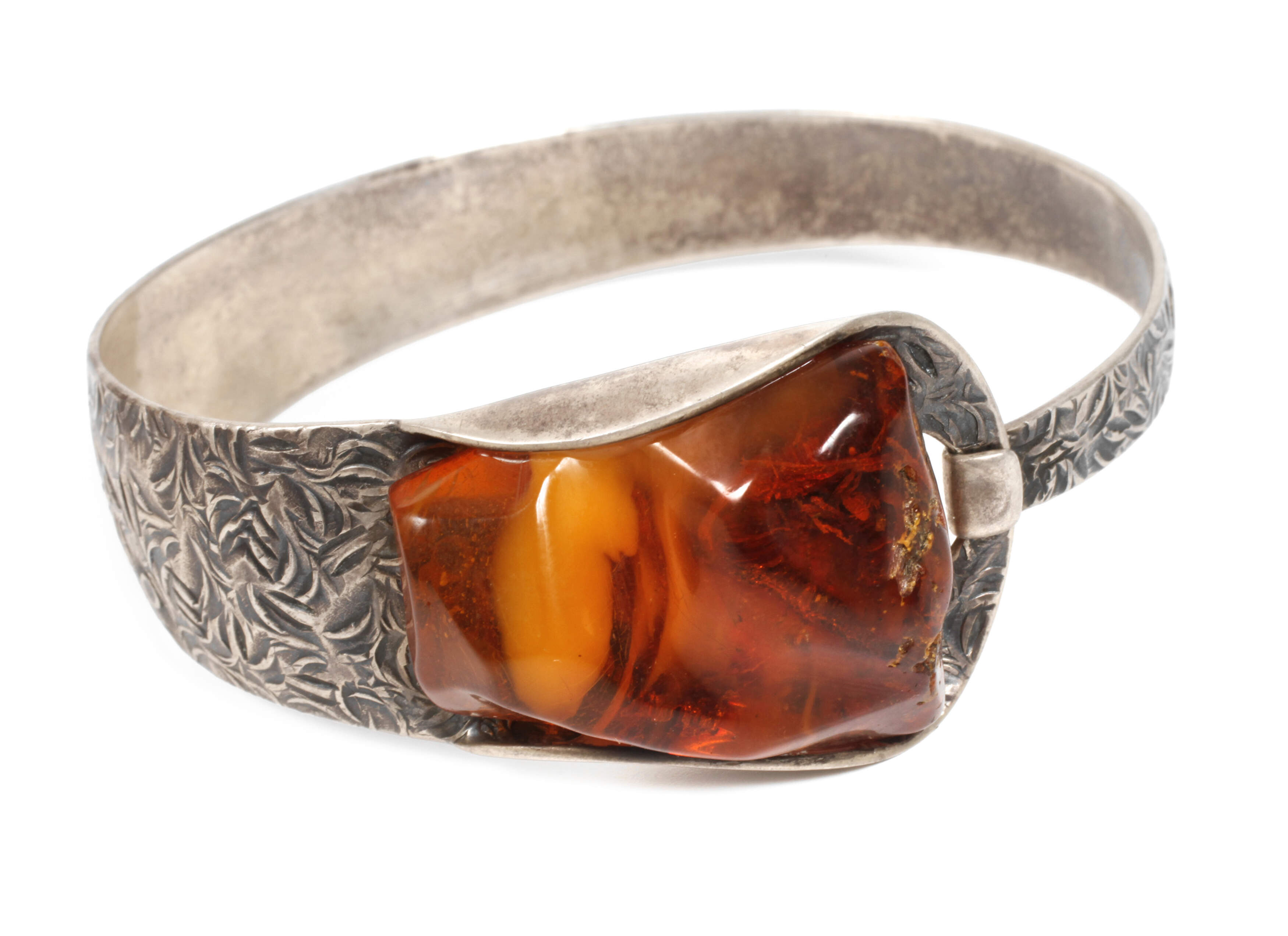 Helmut von Kleist, Armreif mit Bernstein