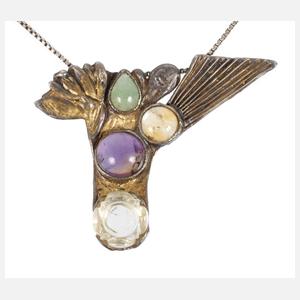 Großer Anhänger an Kette