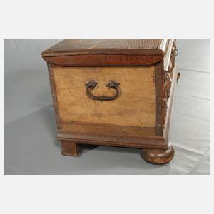 Barocke Flachdeckeltruhe