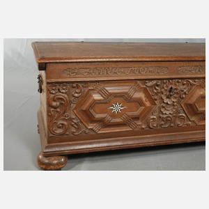 Barocke Flachdeckeltruhe