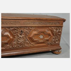 Barocke Flachdeckeltruhe