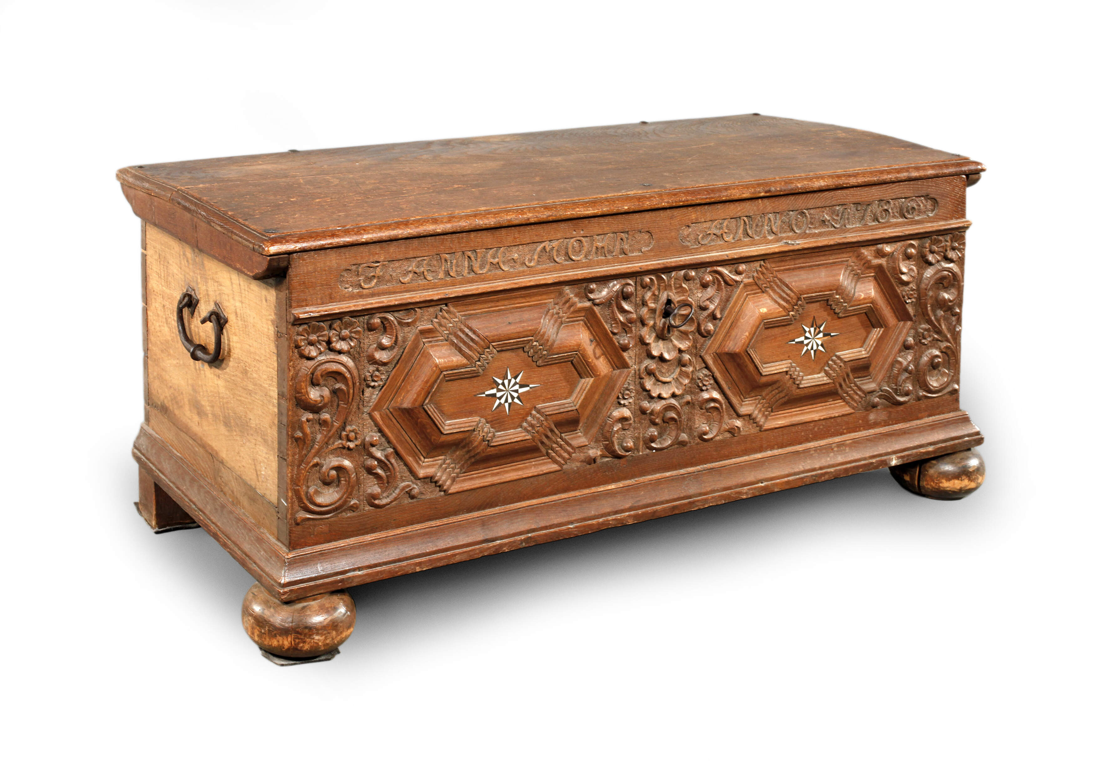 Barocke Flachdeckeltruhe