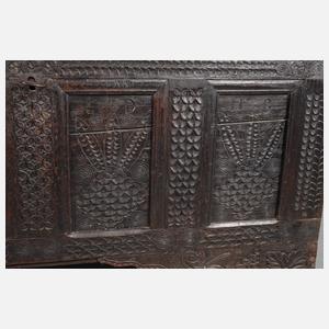 Barocke Flachdeckeltruhe