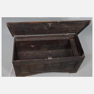 Barocke Flachdeckeltruhe