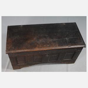 Barocke Flachdeckeltruhe