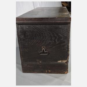 Barocke Flachdeckeltruhe