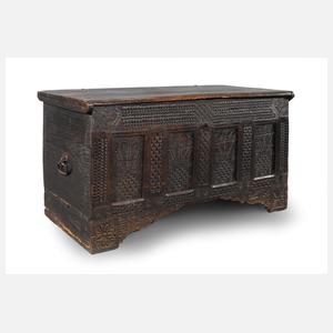 Barocke Flachdeckeltruhe