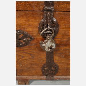 Barocke Runddeckeltruhe