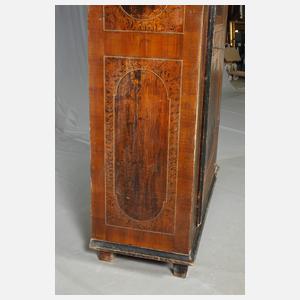 Kleiner Bauernschrank