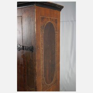 Kleiner Bauernschrank