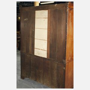 Klassizistischer Aufsatzschrank