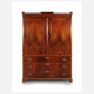 Klassizistischer Aufsatzschrank
