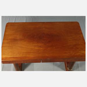 Großer Esstisch im Empirestil