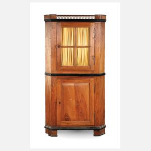 Klassizistischer Eckschrank