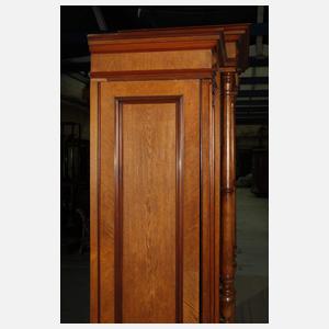 Säulenschrank Gründerzeit