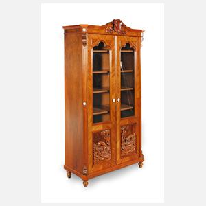 Jagdlicher Vitrinenschrank