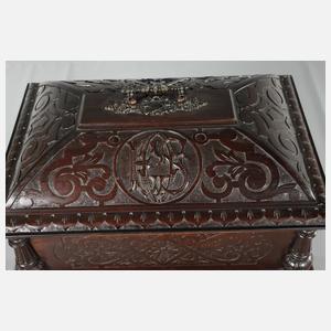 Große Schatulle mit Stand