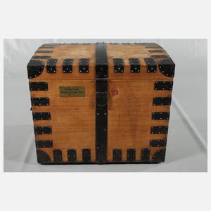 Transportkiste für ein Silberservice