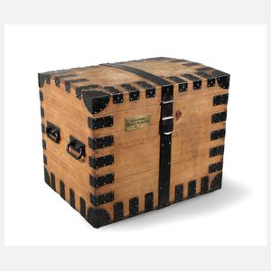 Transportkiste für ein Silberservice