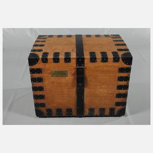 Transportkiste für ein Silberservice