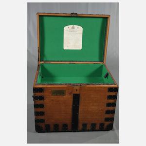 Transportkiste für ein Silberservice