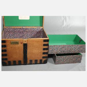 Transportkiste für ein Silberservice