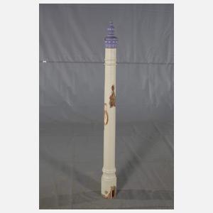 Zwölf Geländersäulen