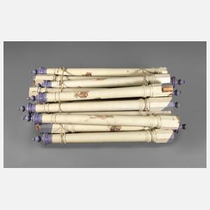 Zwölf Geländersäulen