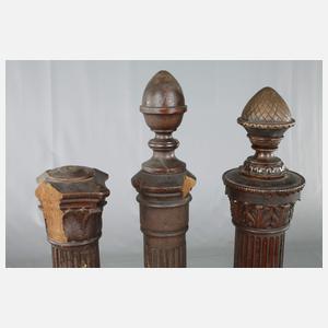 Drei Geländersäulen