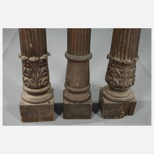 Drei Geländersäulen