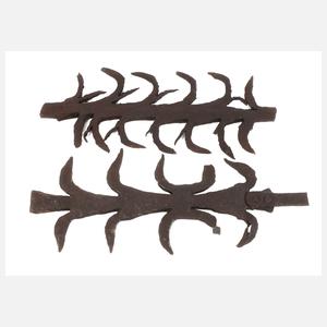 Zwei gotische Fenstergitter