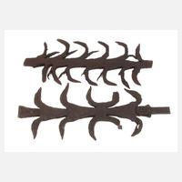 Zwei gotische Fenstergitter111