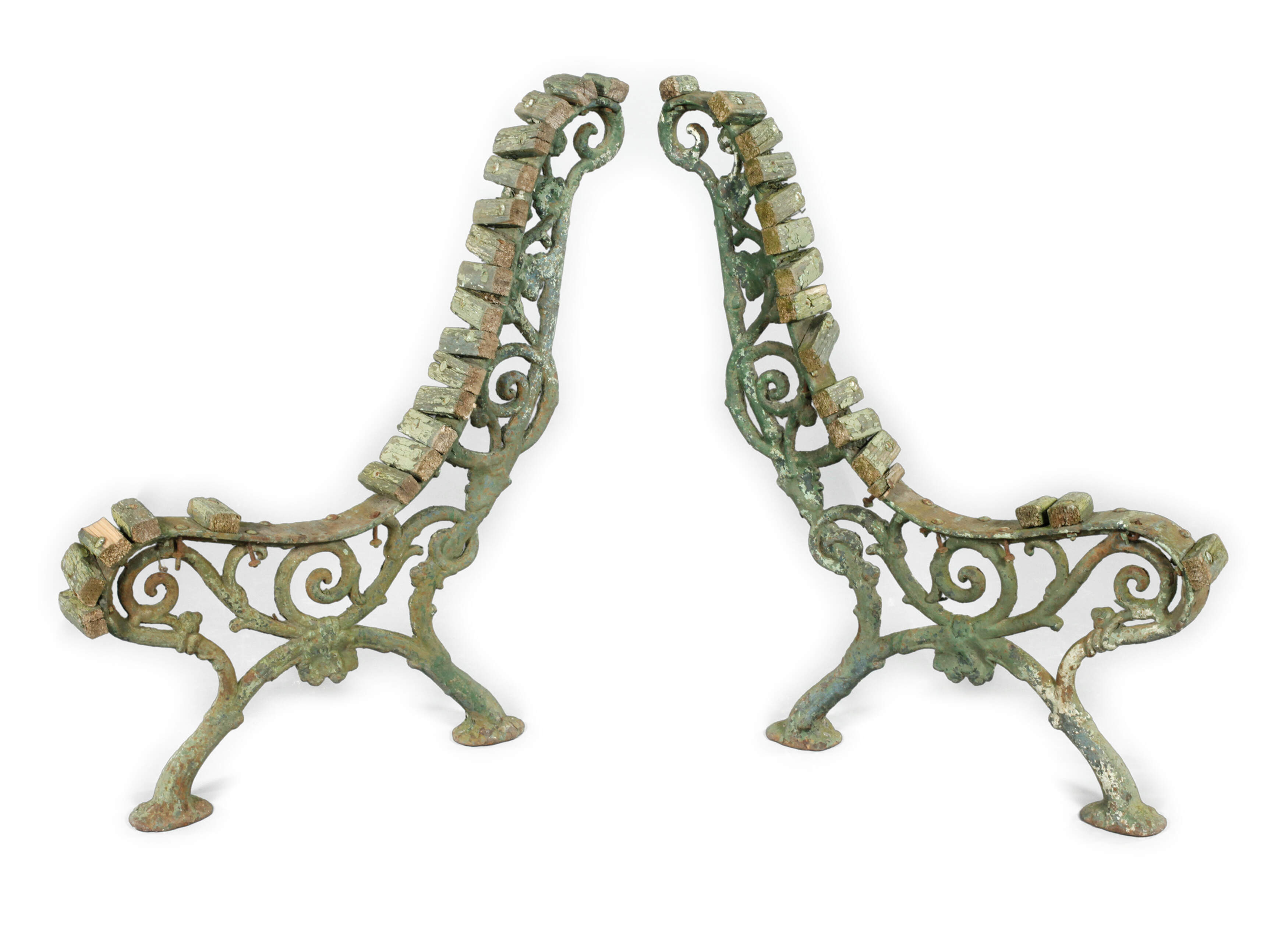 Paar historische Bankwangen