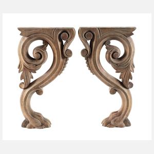 Paar Füße einer Wandkonsole