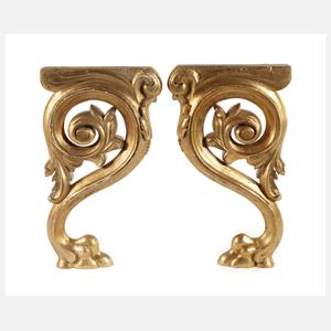 Paar Füße einer Wandkonsole