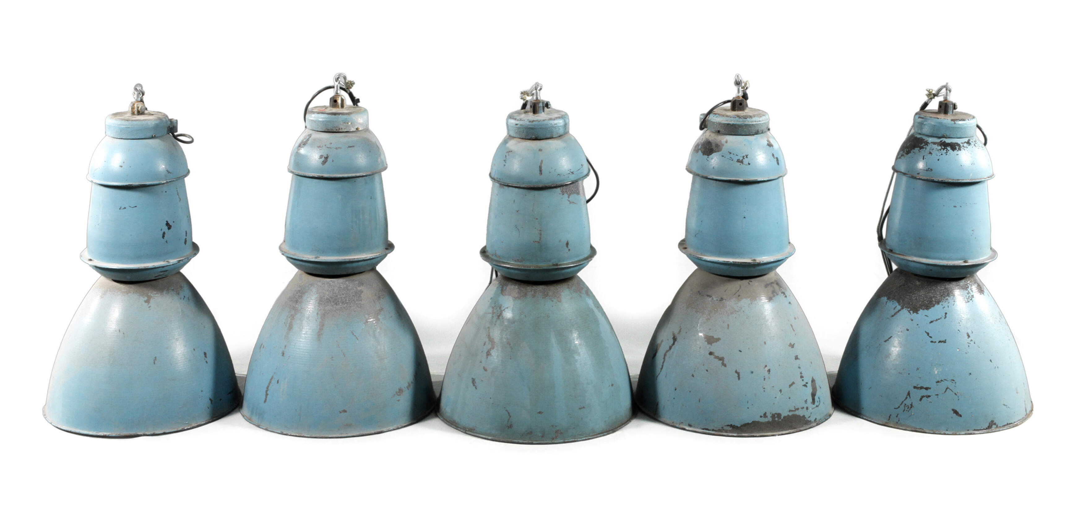 Fünf große Industrielampen