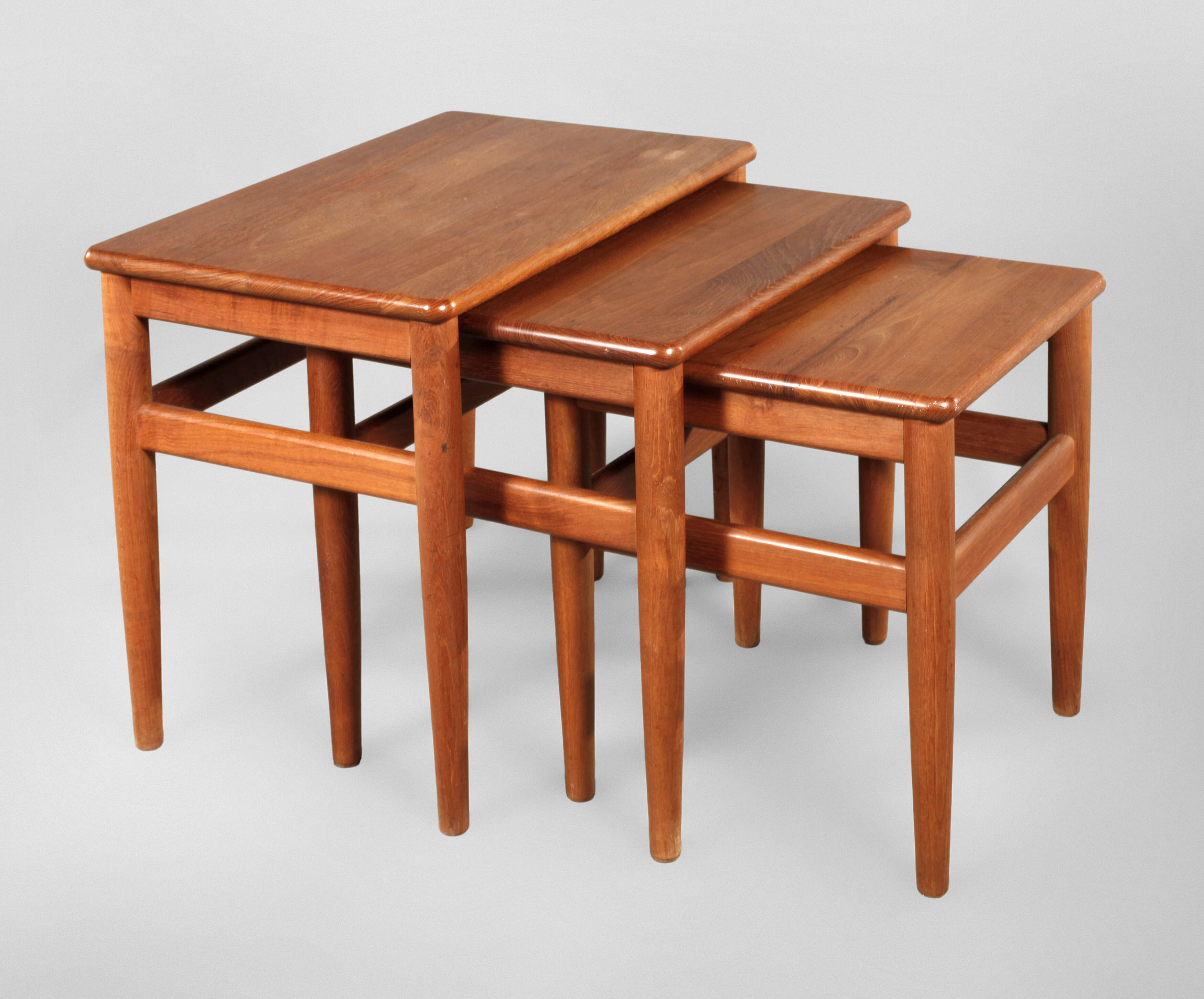 Salin Nyborg, drei Satztische