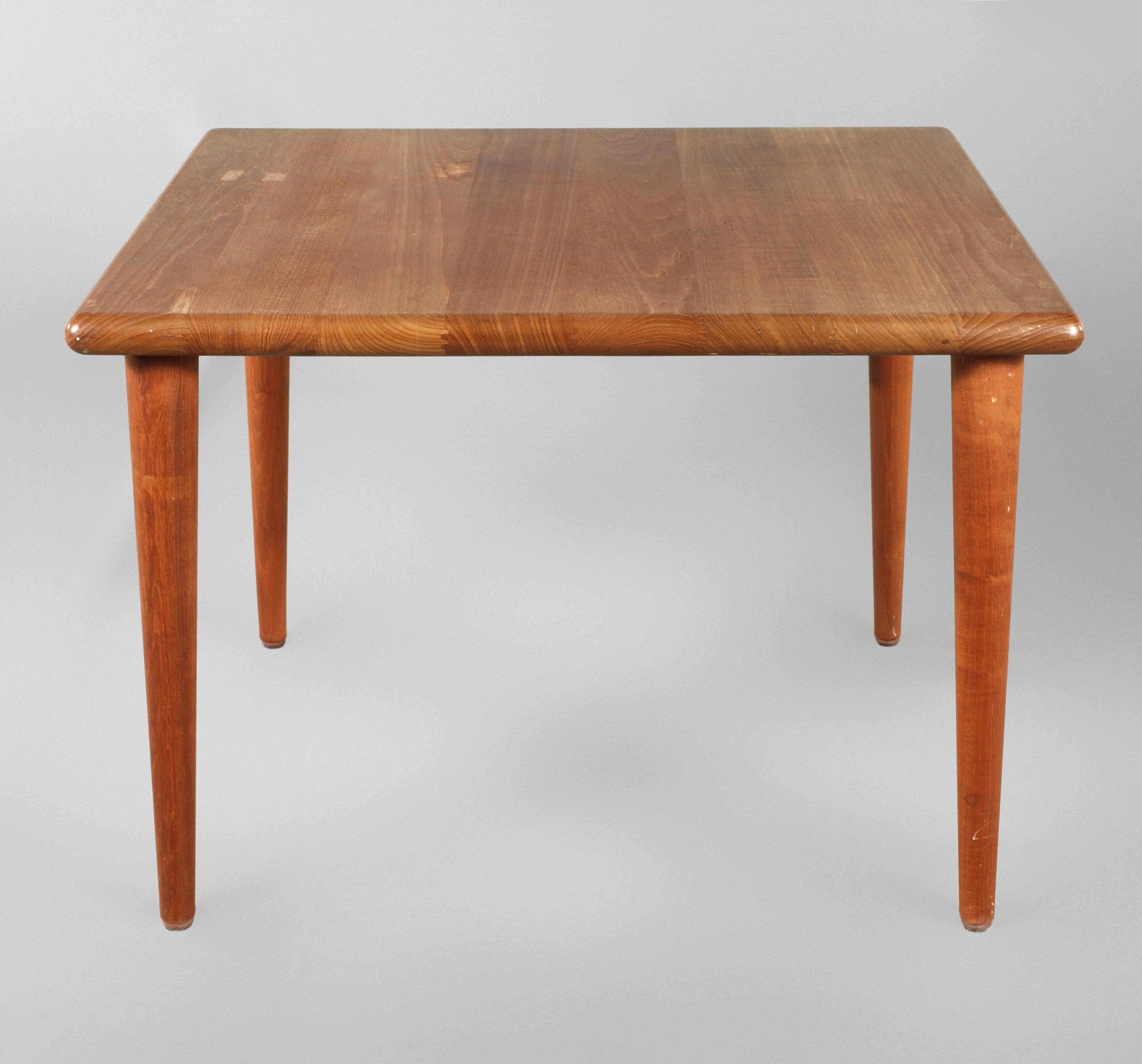 Quadratischer Beistelltisch