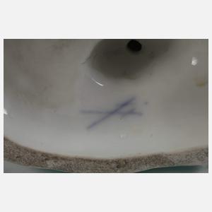 Edeldame und Rosenkavalier mit Blumenschale