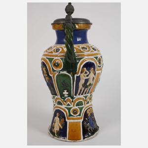 Übergroßer Krug im Renaissancestil