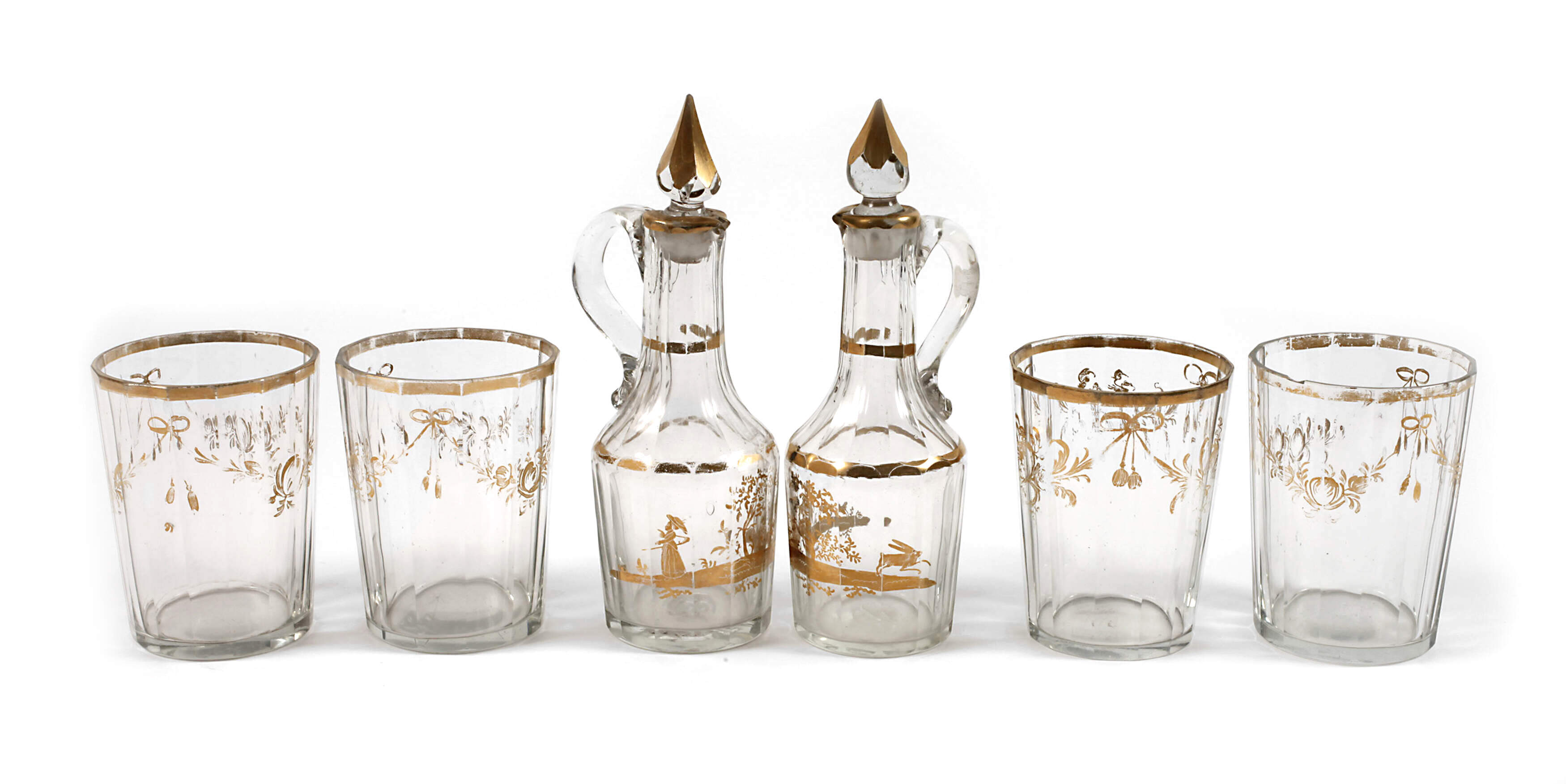 Zwei barocke Karaffen mit vier Gläsern