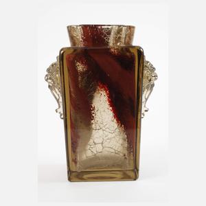 Vase á tetes de chimaere