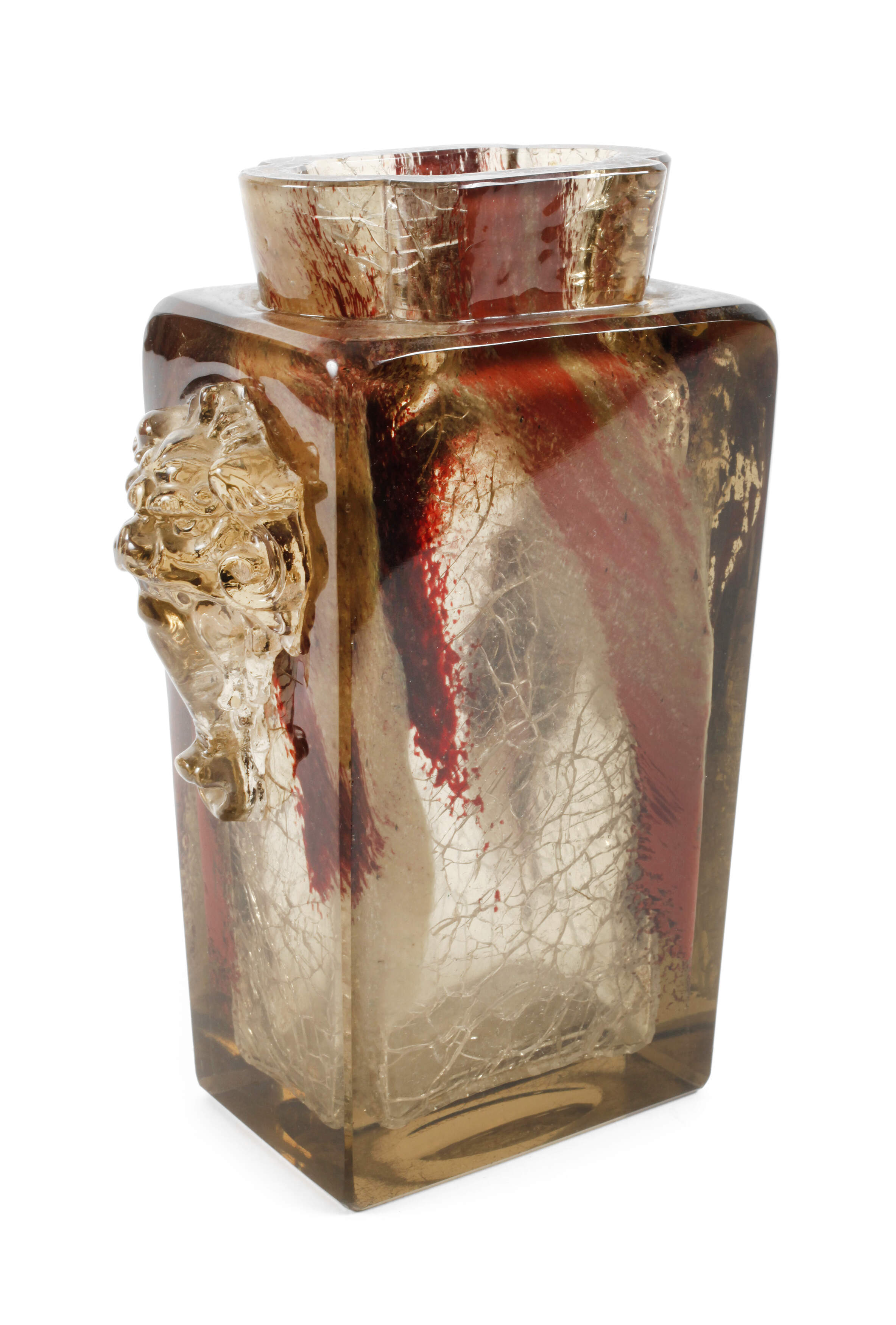 Vase á tetes de chimaere