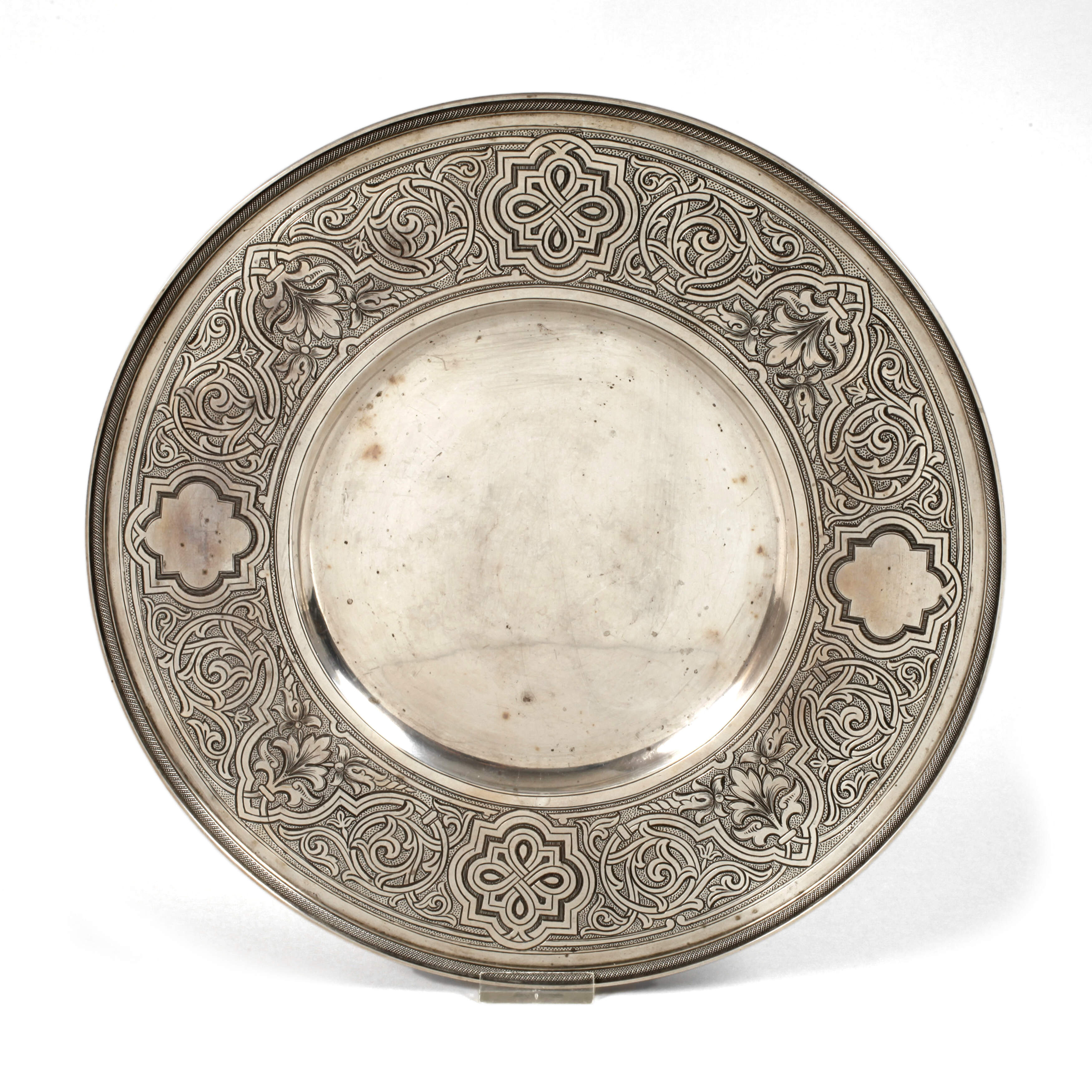 Großer Silberteller aus Adelsbesitz